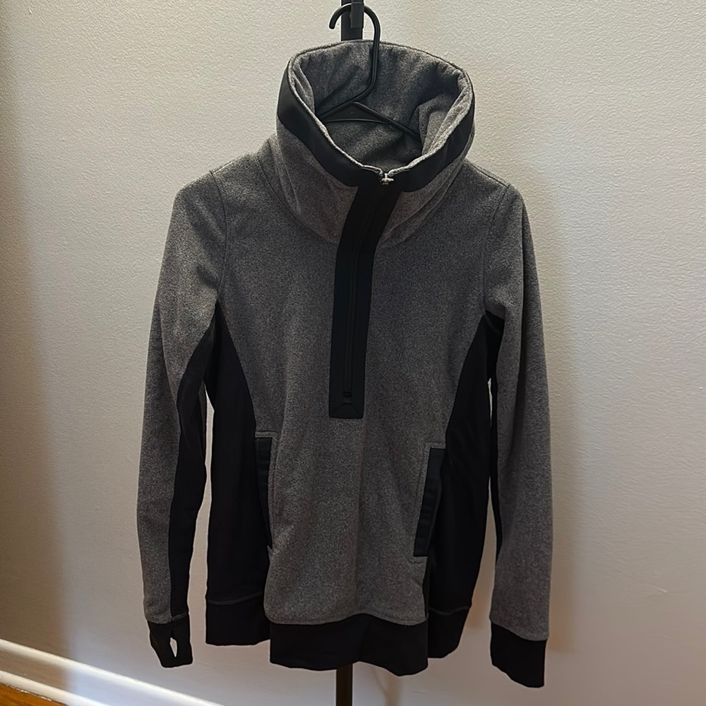 Lululemon Post Chaturanga Pullover Black /
Ambient Grey Pockets Thumbholes